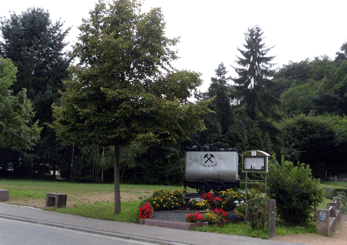Eine Kohlelore an der Naßweilerstraße.