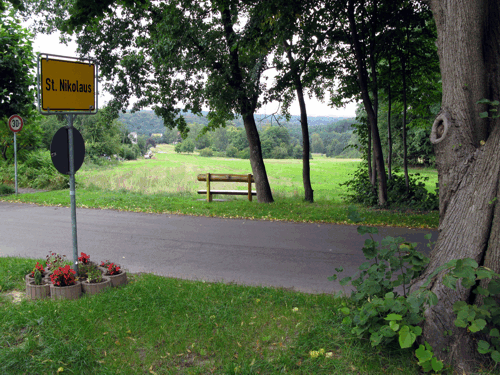Ortseingang von Nassweiler aus kommend.