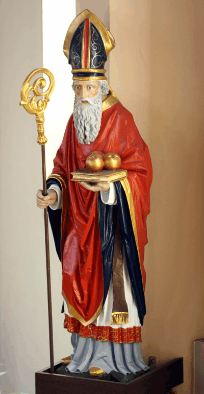 Die alte Nikolausstatue in der Dorfkirche.